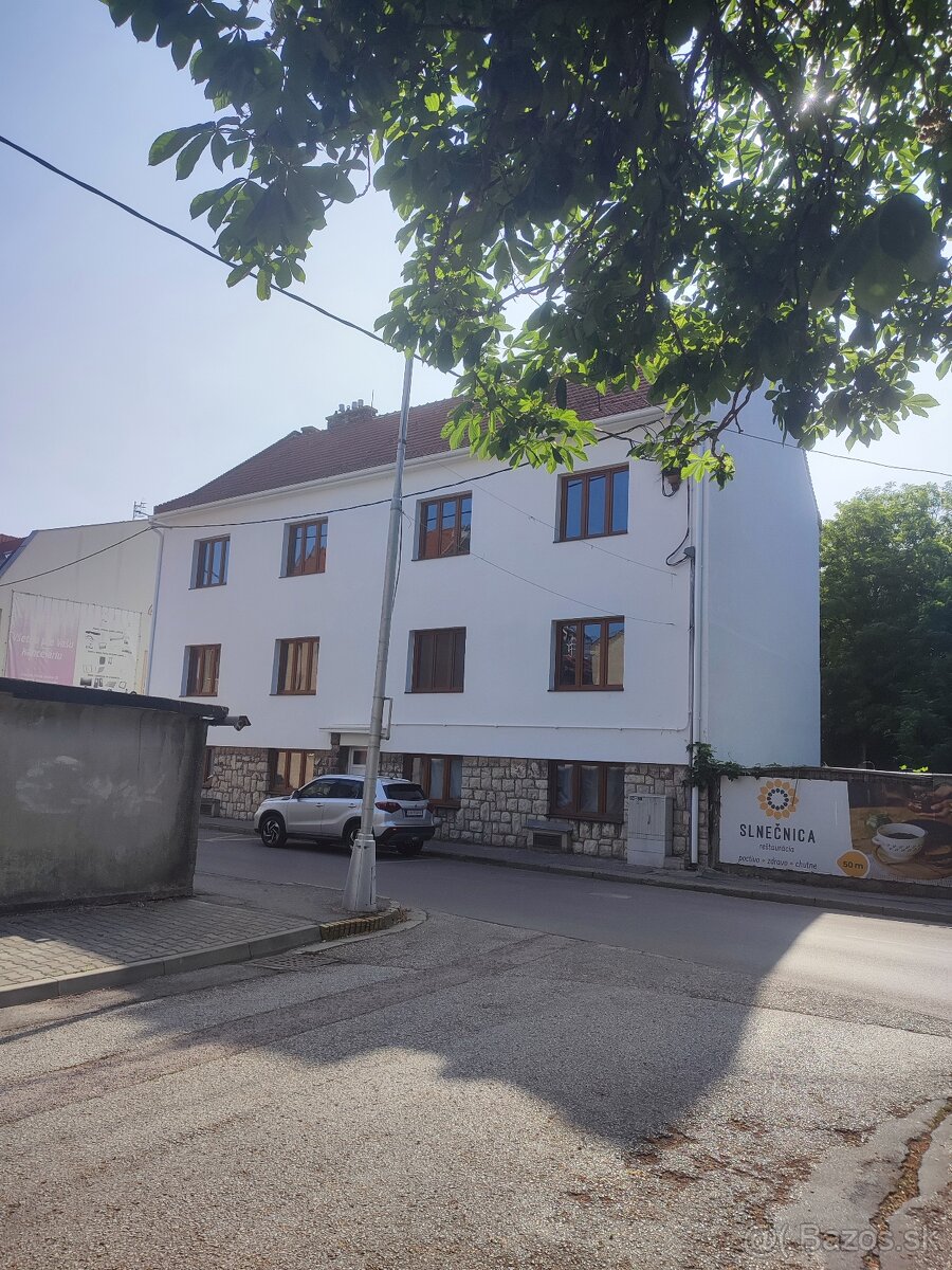 6 bytovka s veľkým pozemkom v centre mesta NZ