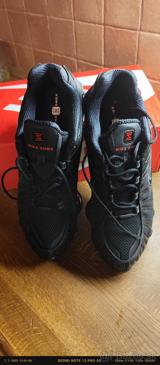 Botasky Nike shox