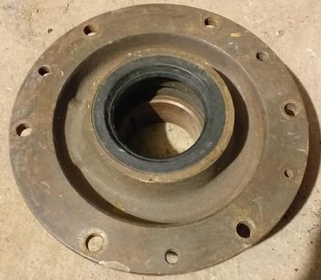 Kupim predne veko motora Zetor 25