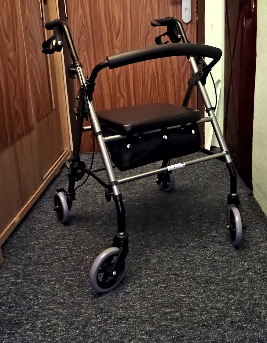 Odľahčené pojazdné chodítko