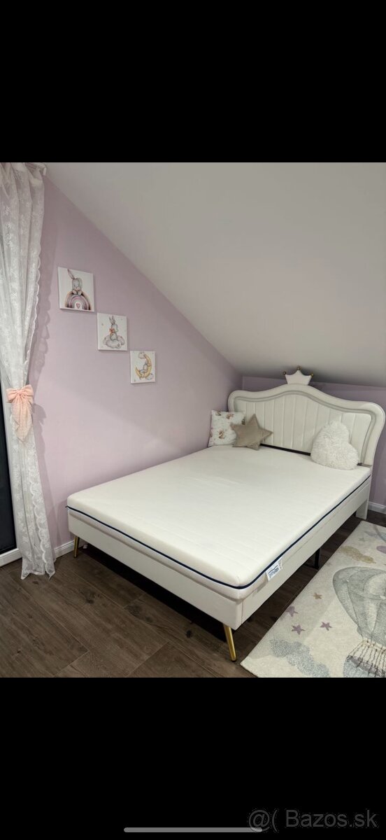 Biela čalúnená posteľ (detská)