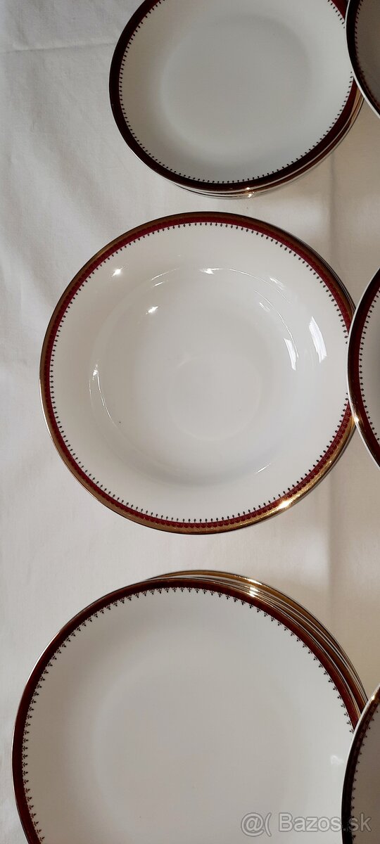 Predám sadu tanierov.