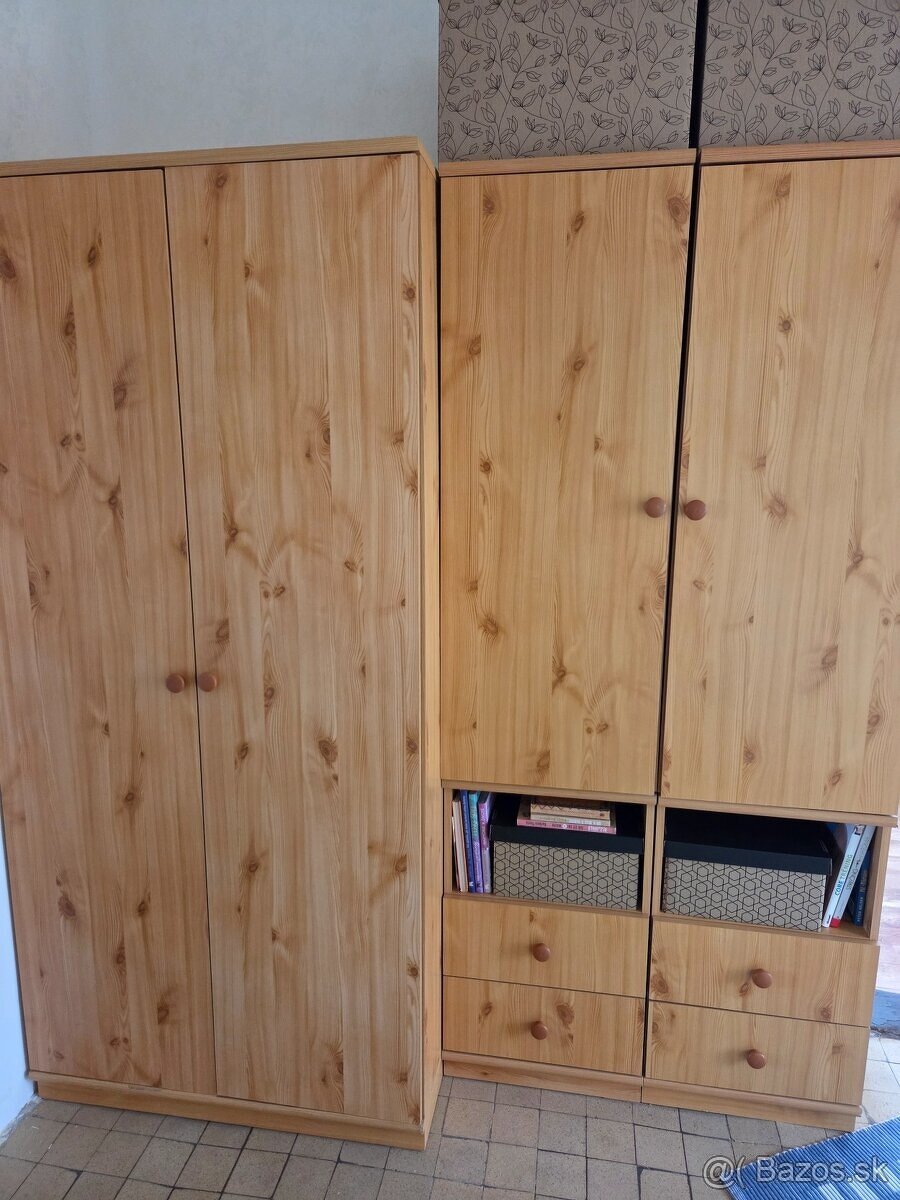 Šatníková skriňa