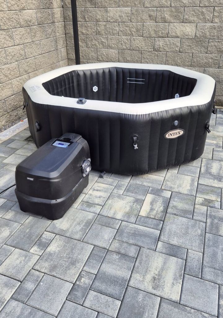 Nafukovací vířivka Intex Deluxe