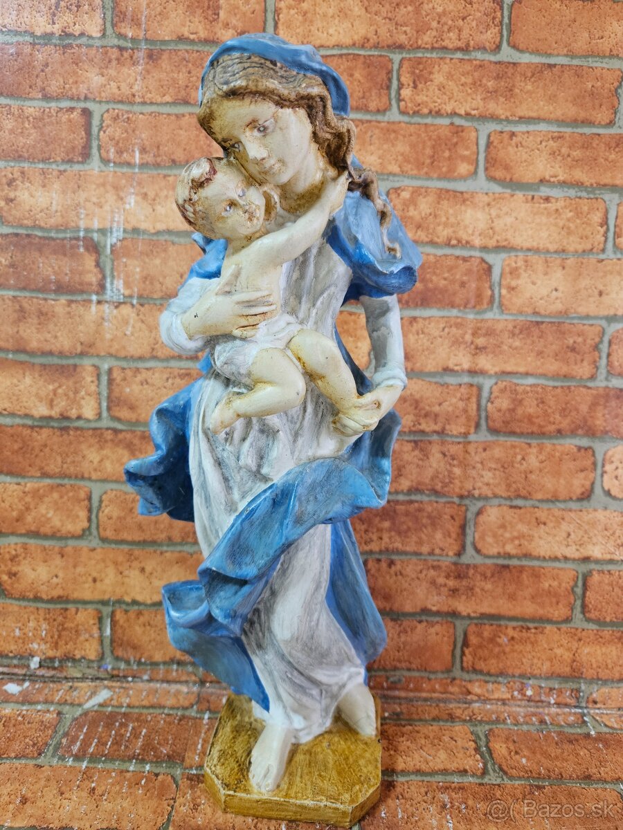 Krásna drevená soška cena 50€ výška- 33cm