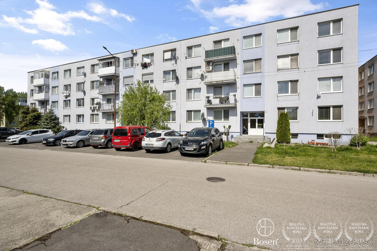 BOSEN | Priestranný 2 izbový byt s balkónom v pôvodnom stave