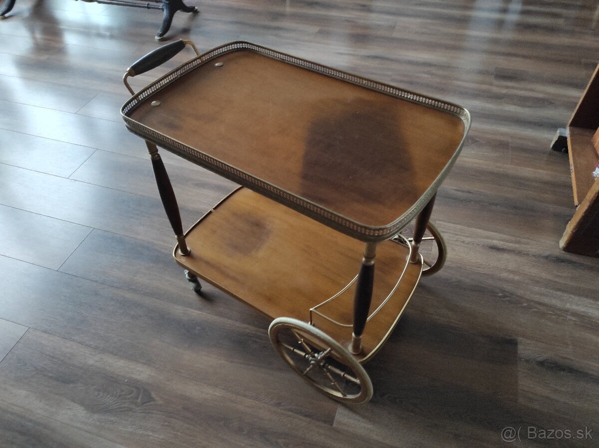 Starý servírovaci stôl stolik