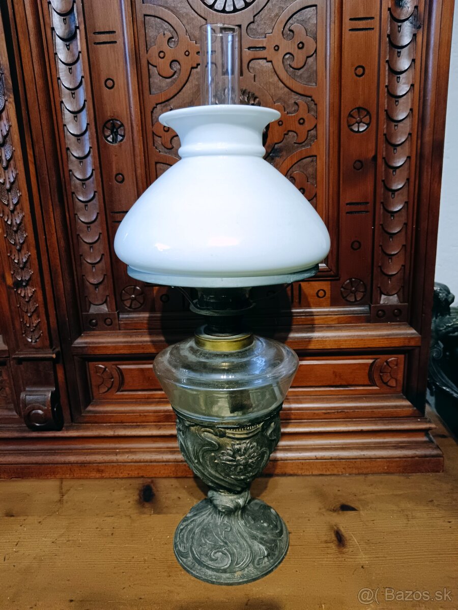 Starožitná petrolejová lampa