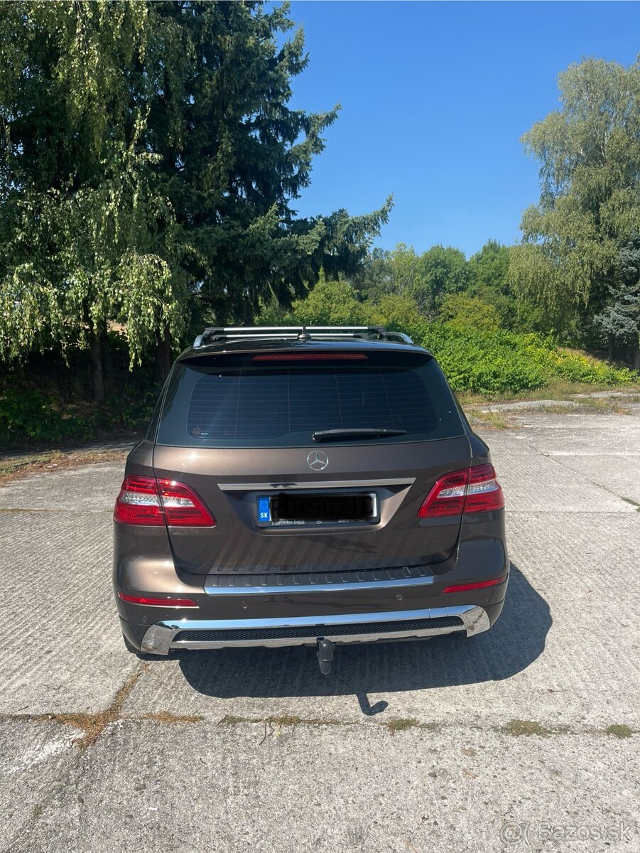 ML350, Rok 2015 - Zadreta kluka, pokazene olejove cerp.