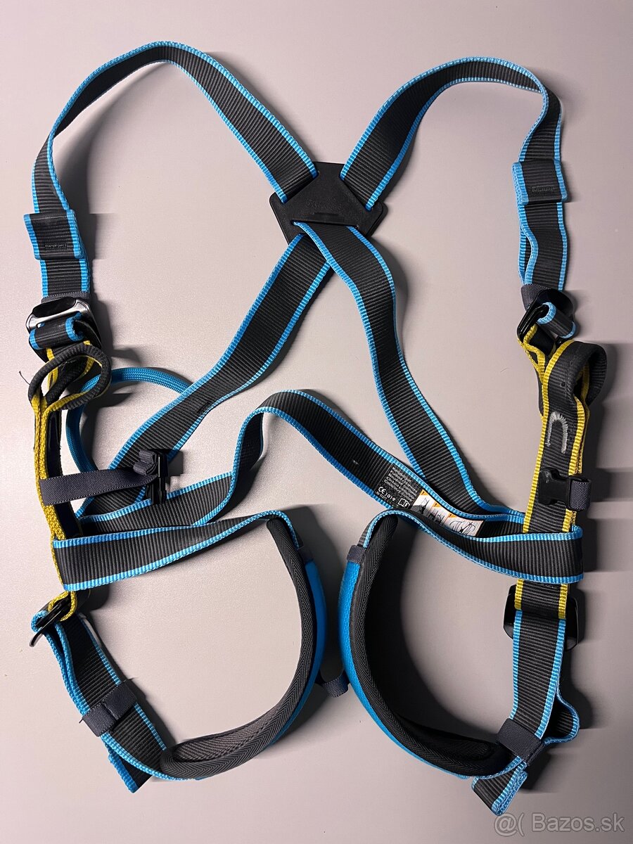 Detsky celotelovy sedak