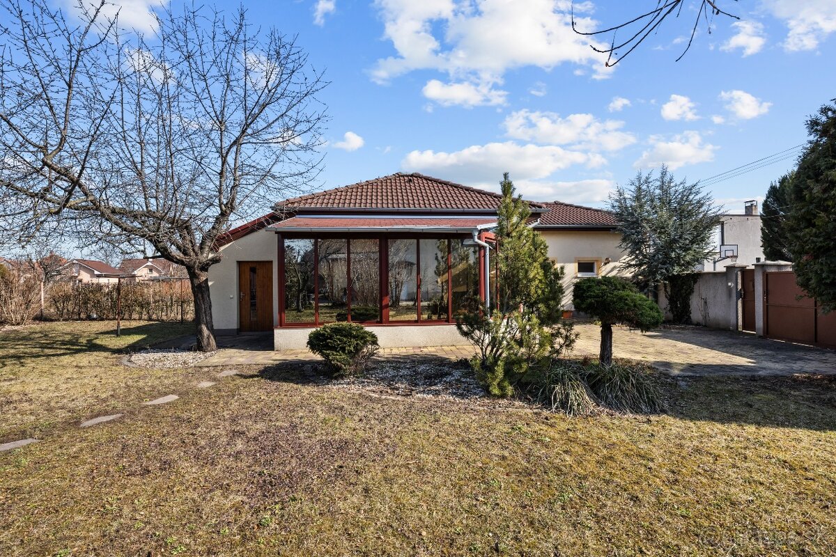 4-IZBOVÝ RODINNÝ DOM S GARÁŽOU, ZIMNOU ZÁHRADOU A PIVNICOU