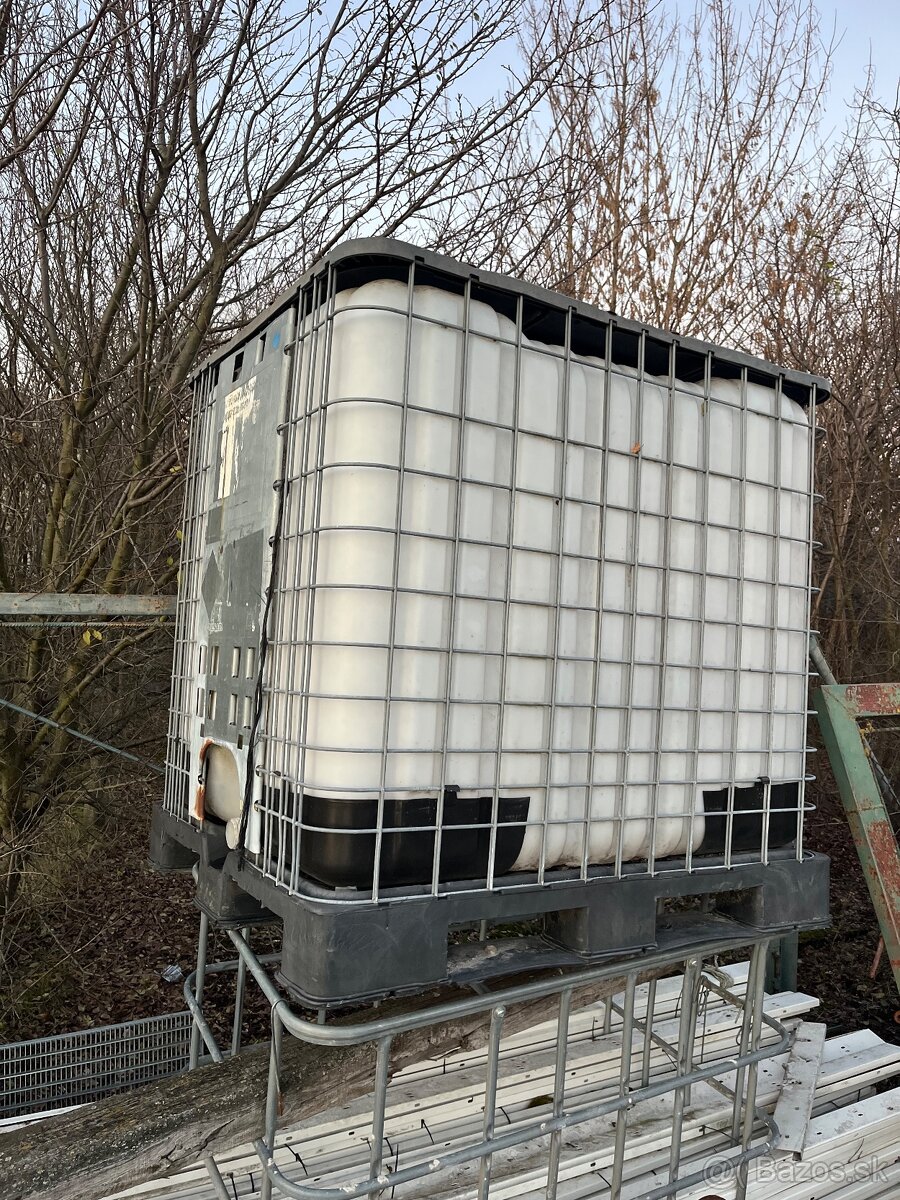 1000 litrová nádrž na vodu