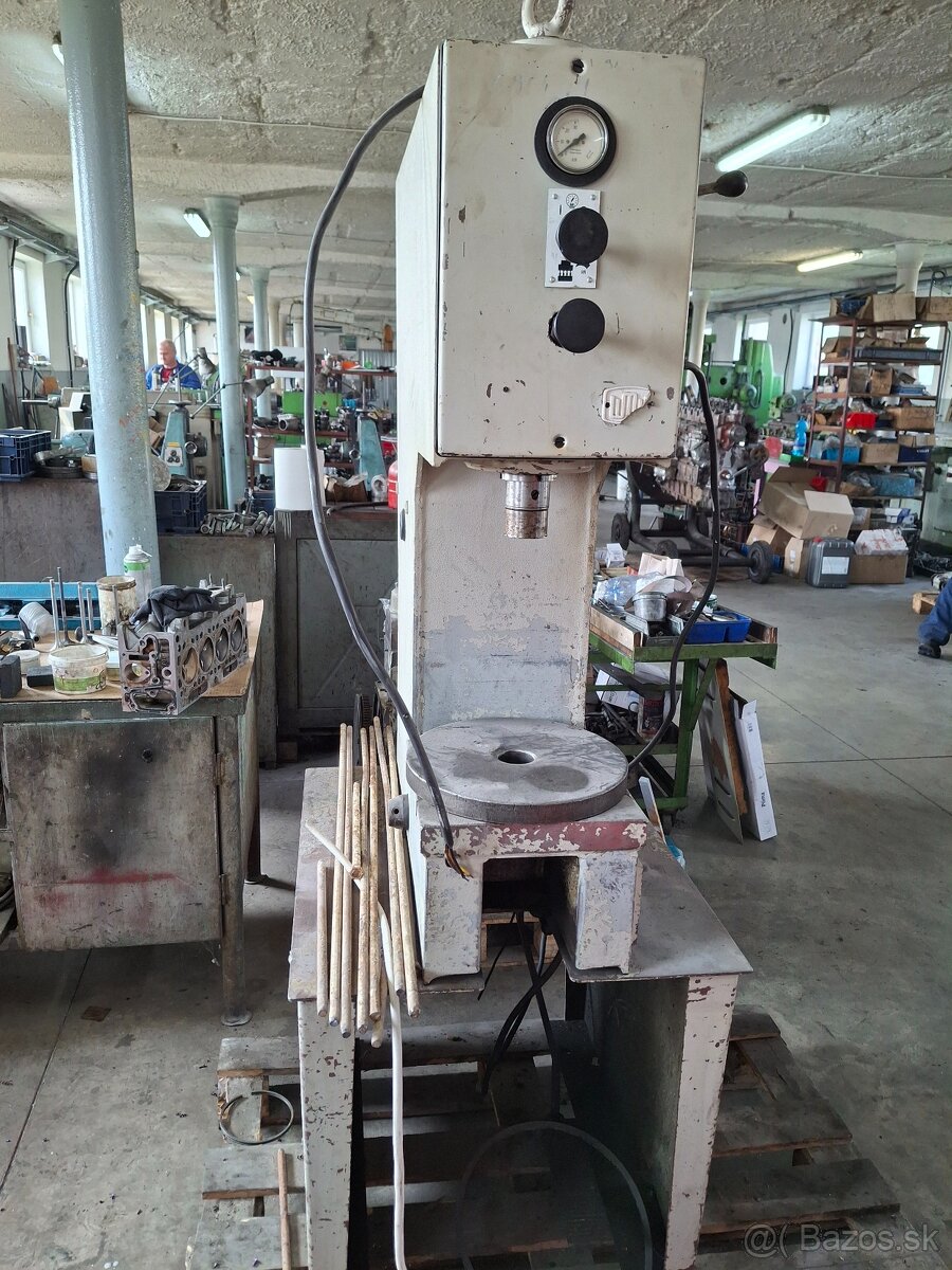Hydraulický lis PYTE 3,15