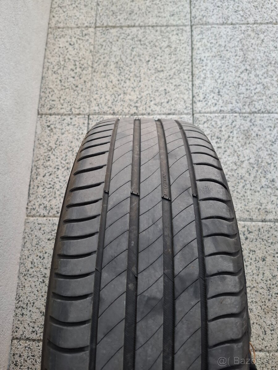 Pneu 215.55.r17