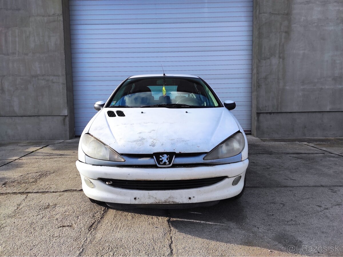 Predám náhradné diely na Peugeot 206 1,1benzin