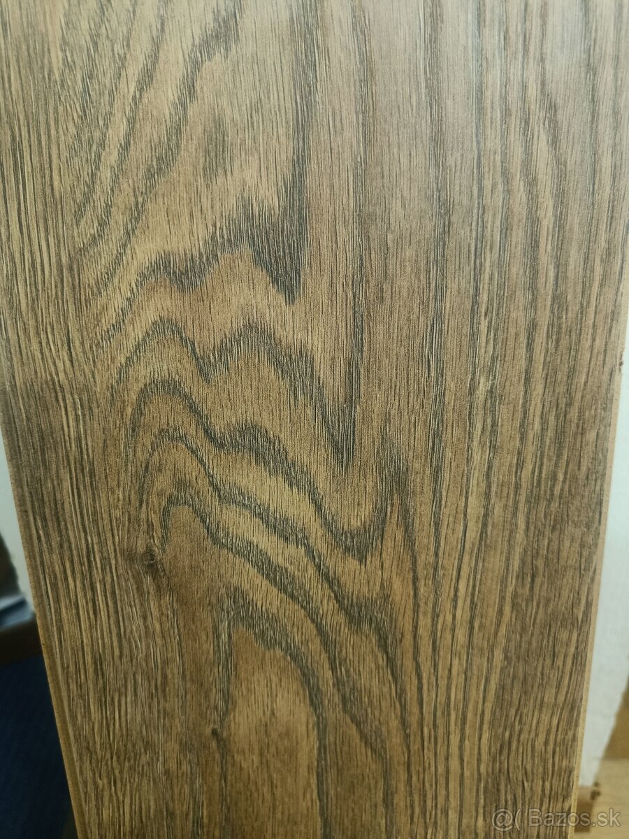 Laminatova podlaha dub