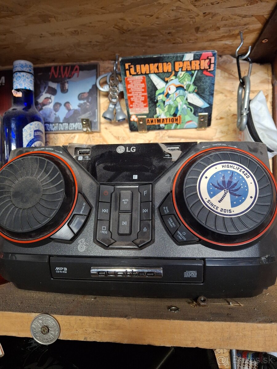 Hi-fi veža LG CK43