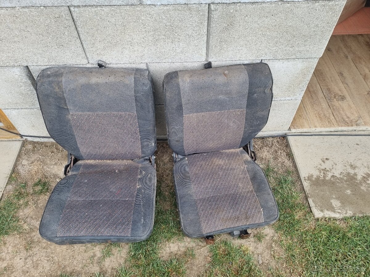 Predam na suzuki samurai zadne sedacky