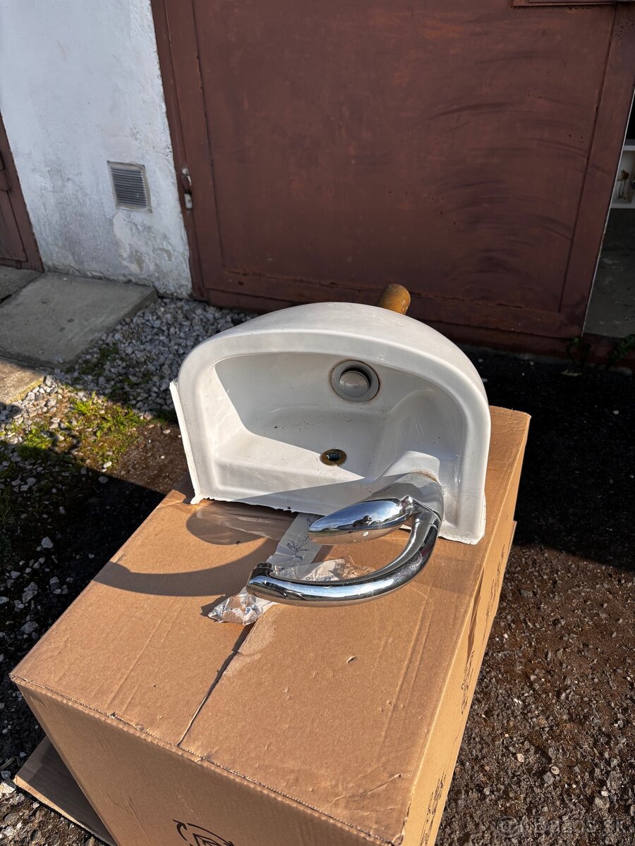 WC umývadlo s batériou
