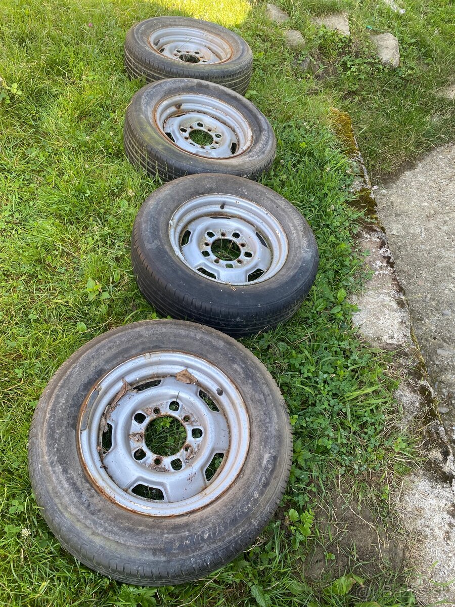 Kolesa Suzuki Samurai