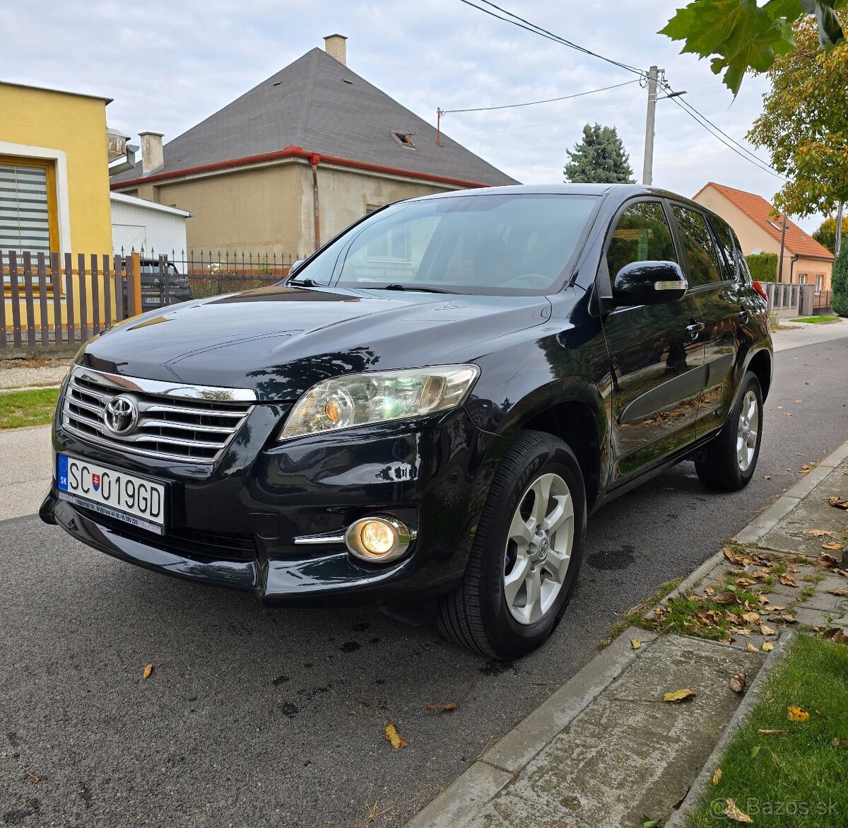Toyota RAV4 2.0 benzín 2WD 9/2011 pôvod SR