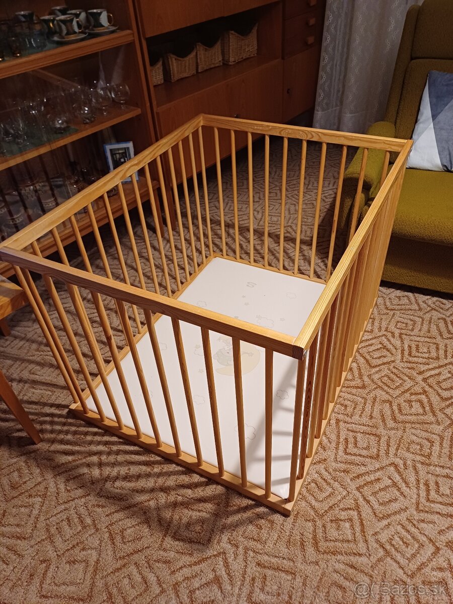 Detská drevená ohrádka