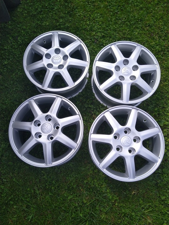 15" alu TOYOTA originál + TPMS + pneu rok 2025.
