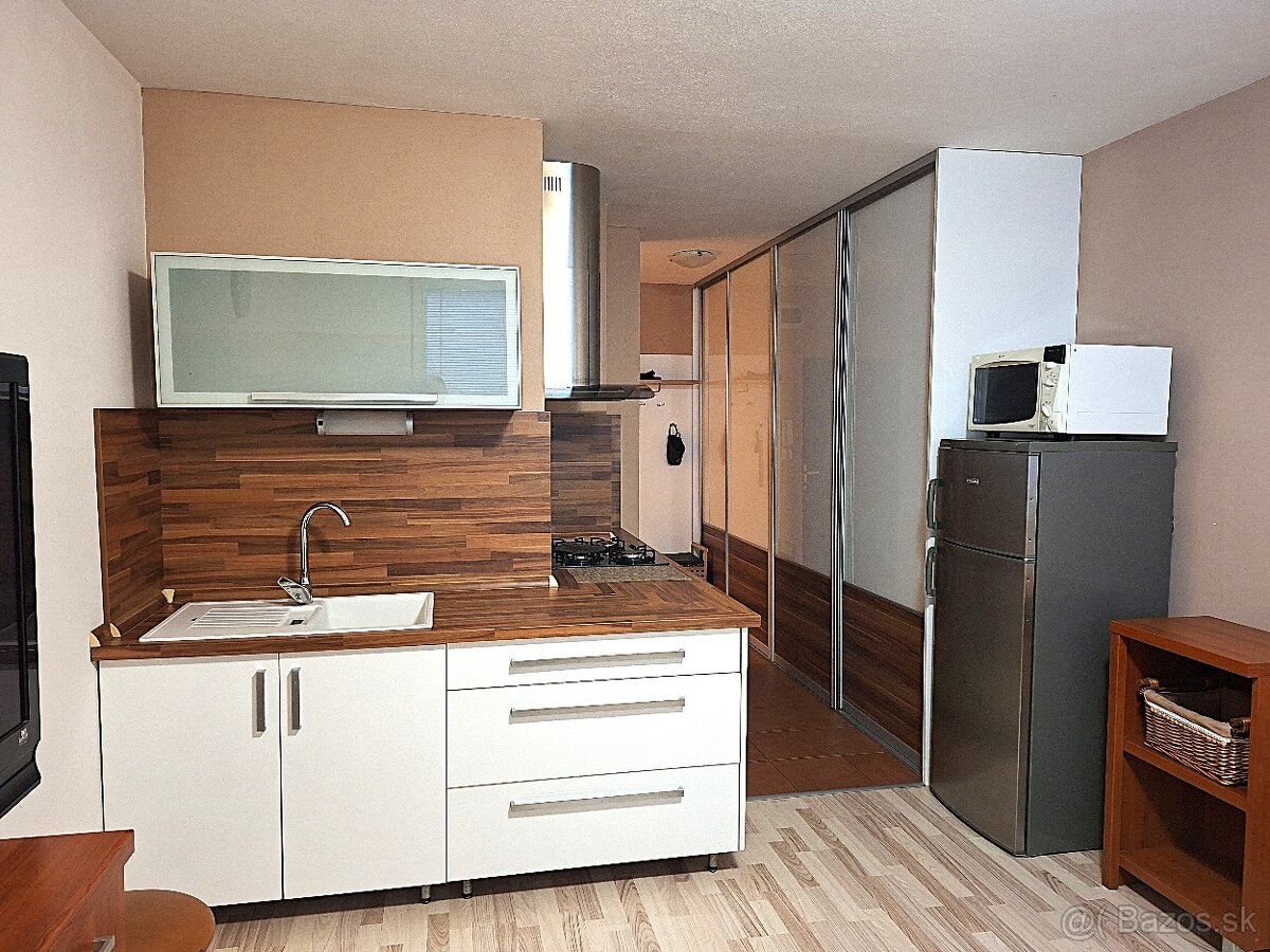 Predám garsónku na Laboreckej ulici v Humennom