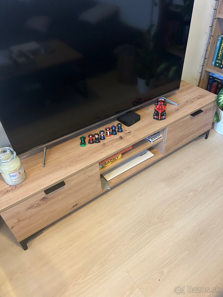 Predám skrinku pod TV