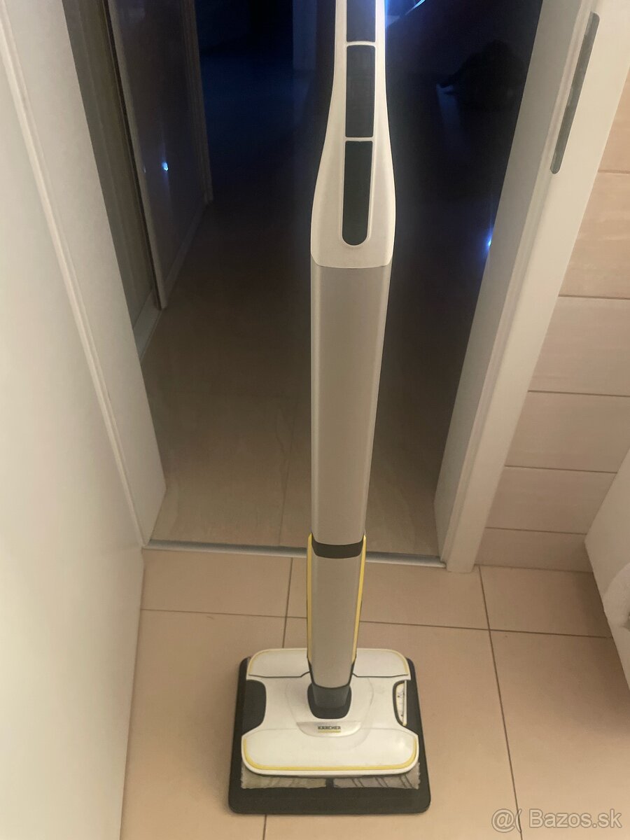 Karcher podlahovy automat.