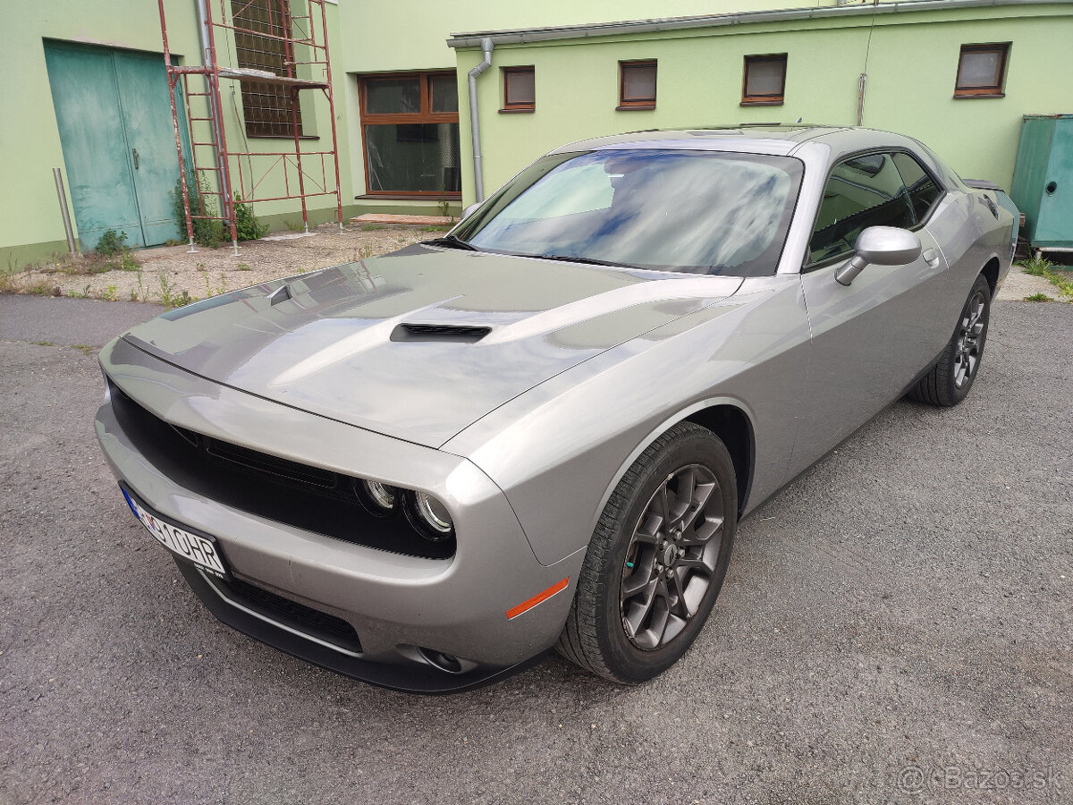 Prenájom Dodge Challenger V6 4x4