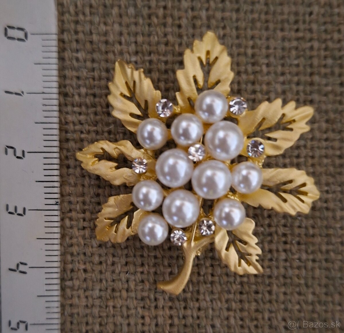 Brošňa č.25 - lístok s perličkami