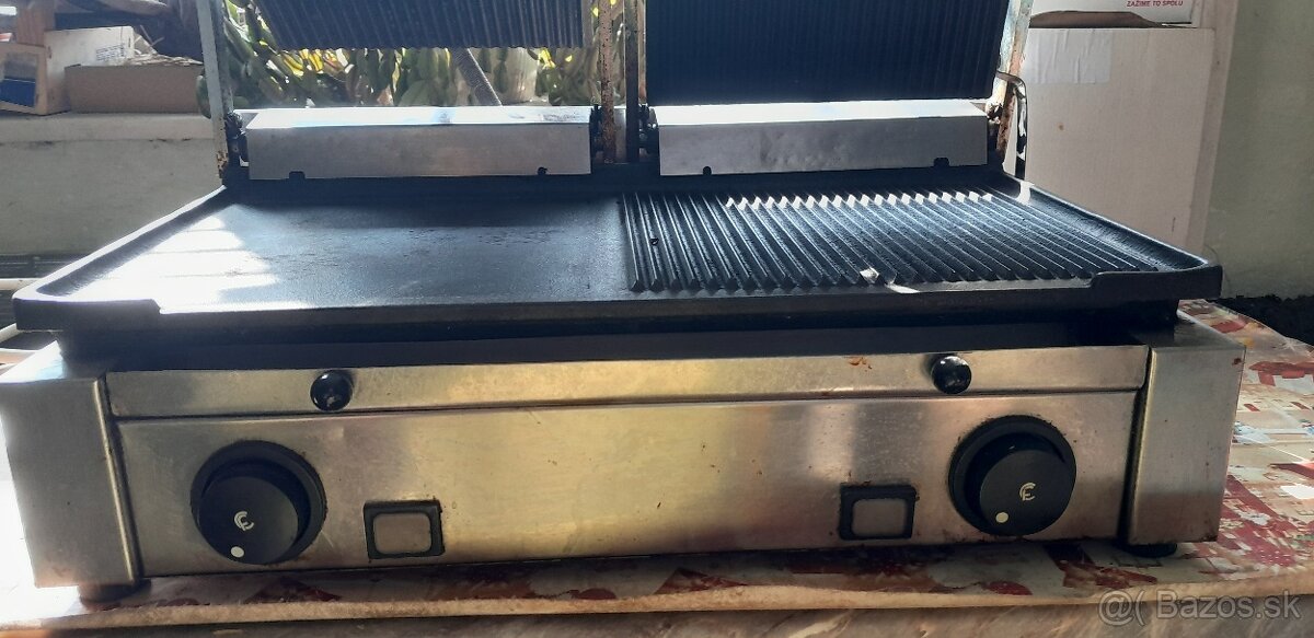 Kontaktny gril elektricky