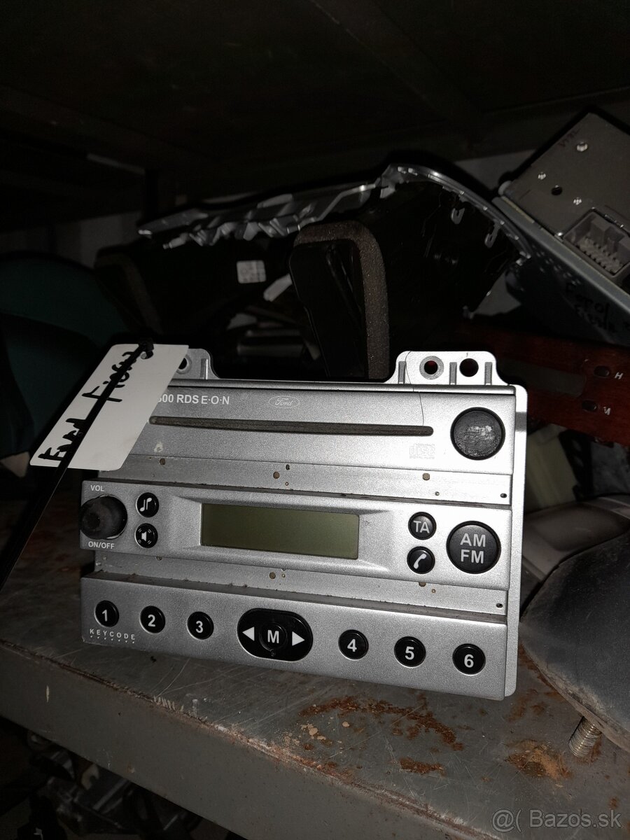 Rádio Ford fiesta originál funkčné