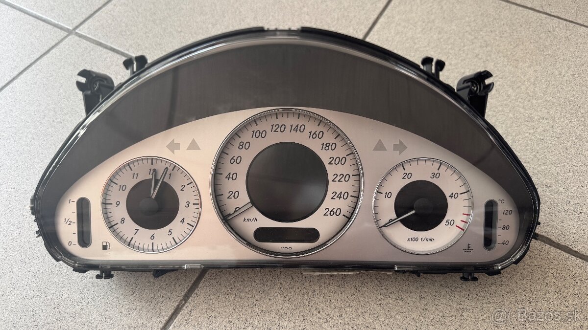 Mercedes W211 320CDI 2008 tachometer-budíky