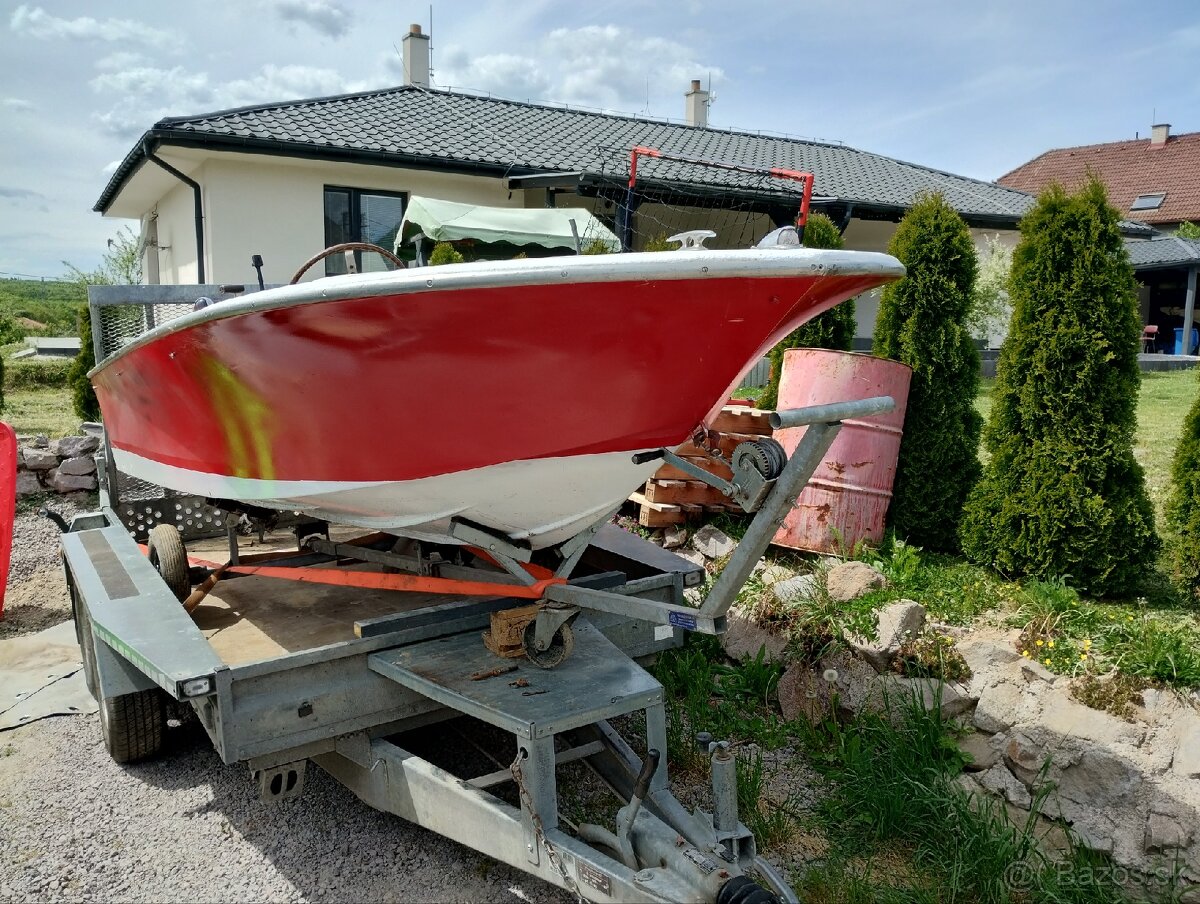 Predám motorový čln, loď