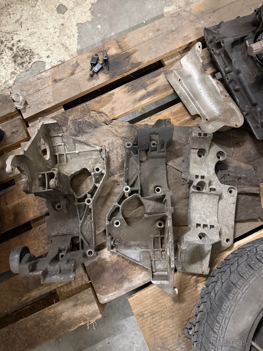 1,9 TDI , držiak čerpadla, klimakompresor, servočerpadlo