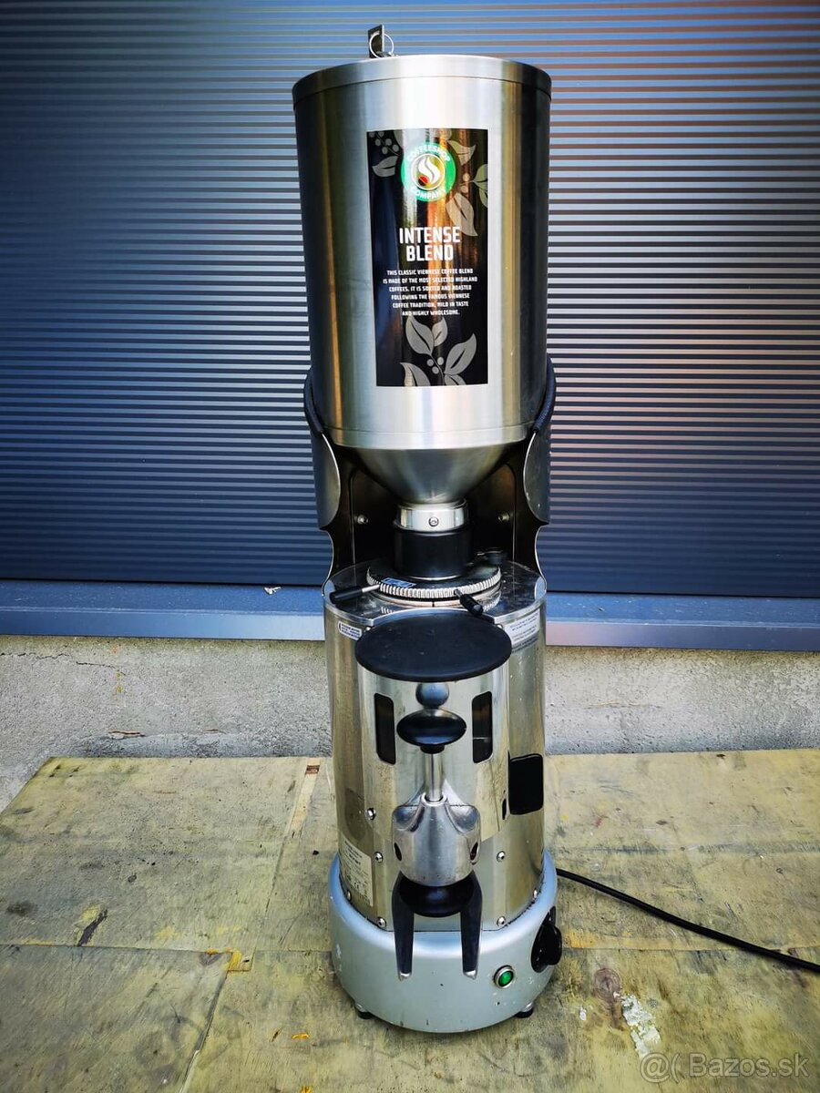 Profesionalny mlynce na kavu Mazzer Luigi