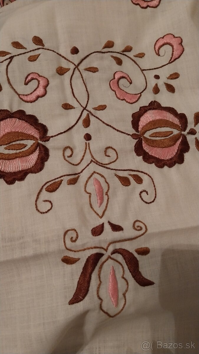 Vyšívaný obrus #13