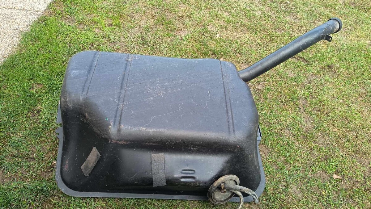 Palivová nádrž Audi GT Coupe B2