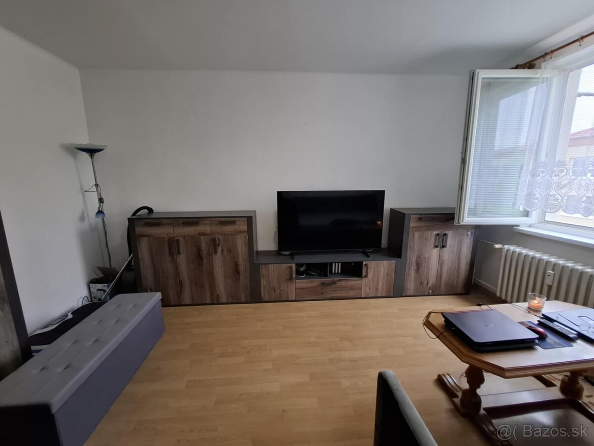 1.izb.byt pri Kaštieli v Holíči len u nás v ponuke