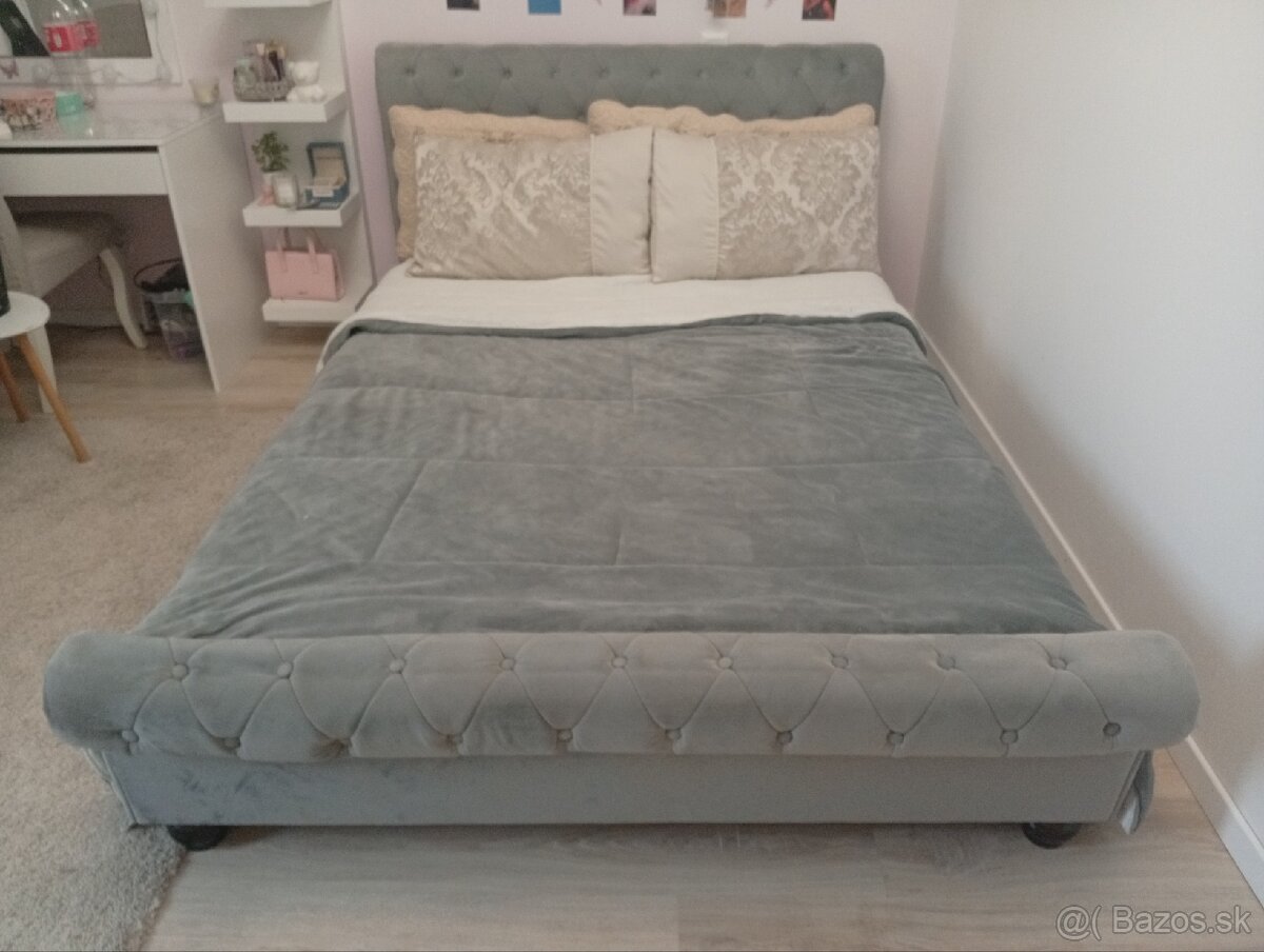 Čalúnená posteľ