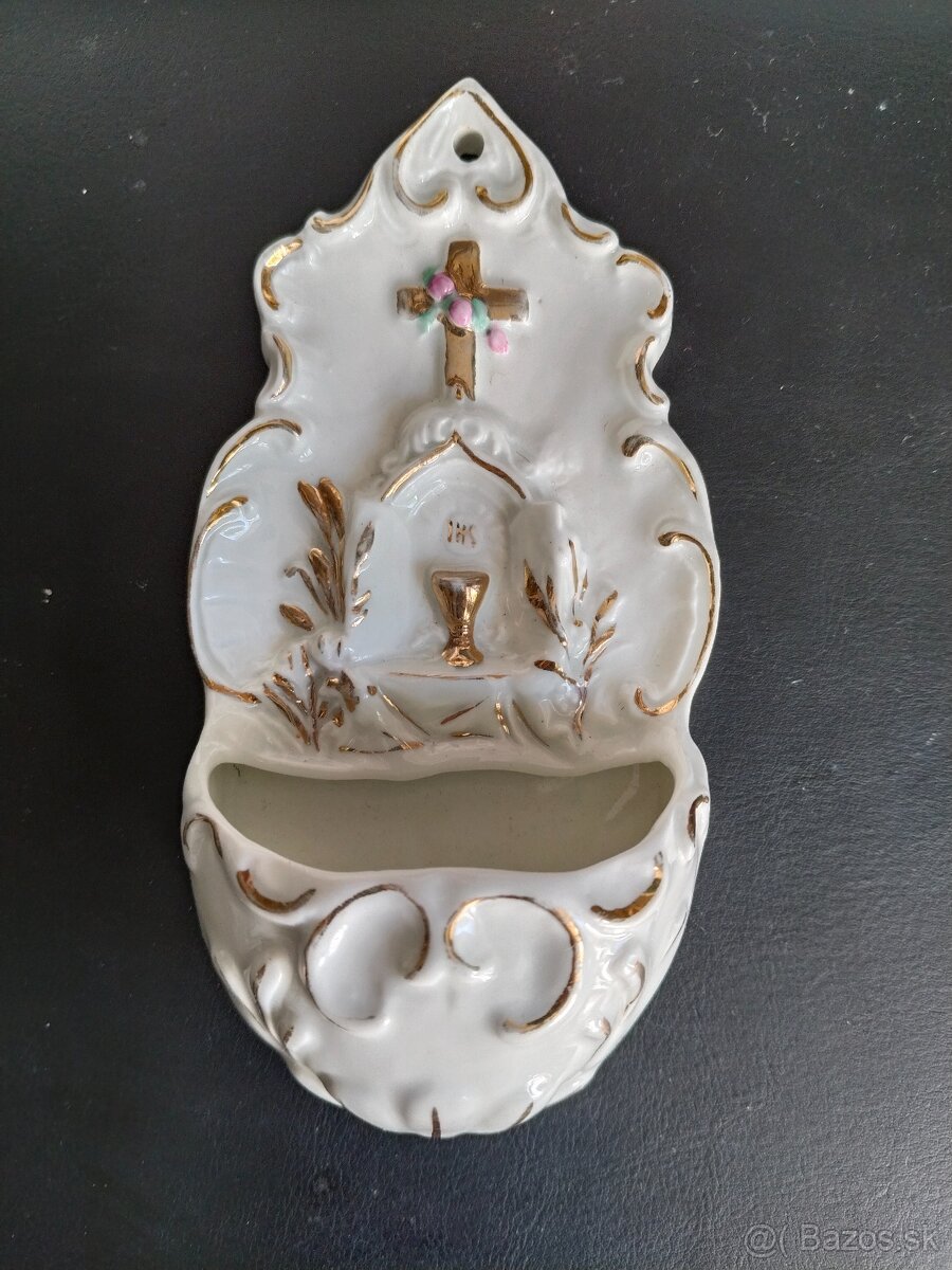 Kropenka s křížem a pohárem