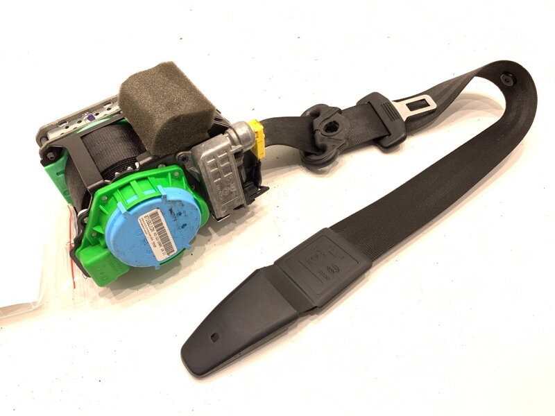 BEZPEČNOSTNÝ PÁS PRAVÝ PREDNÝ AUDI A4 B8