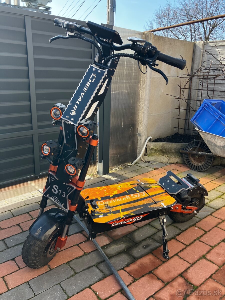 Kolobežka Cheevalry S13