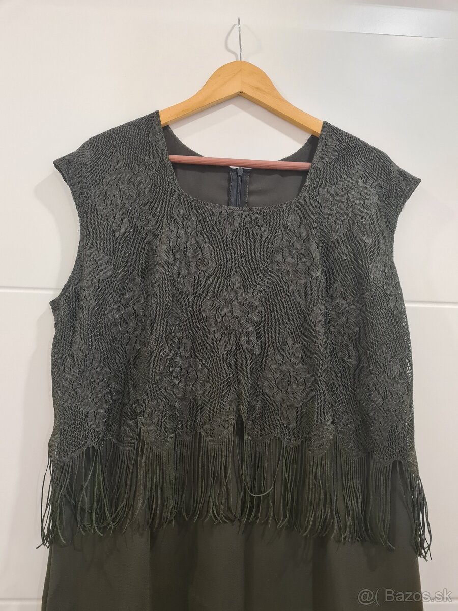 Tmavozelené spoločenské šaty