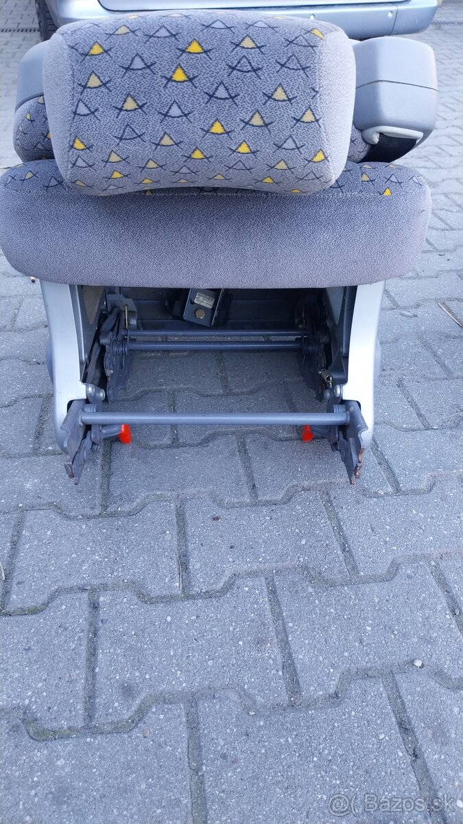 Sedačky mercedes 639