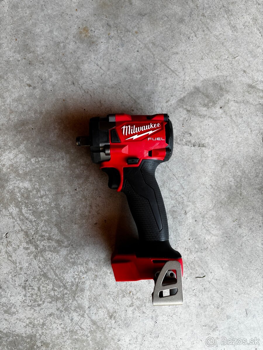 MILWAUKEE 1/2” AKU RÁZOVÝ UŤAHOVÁK