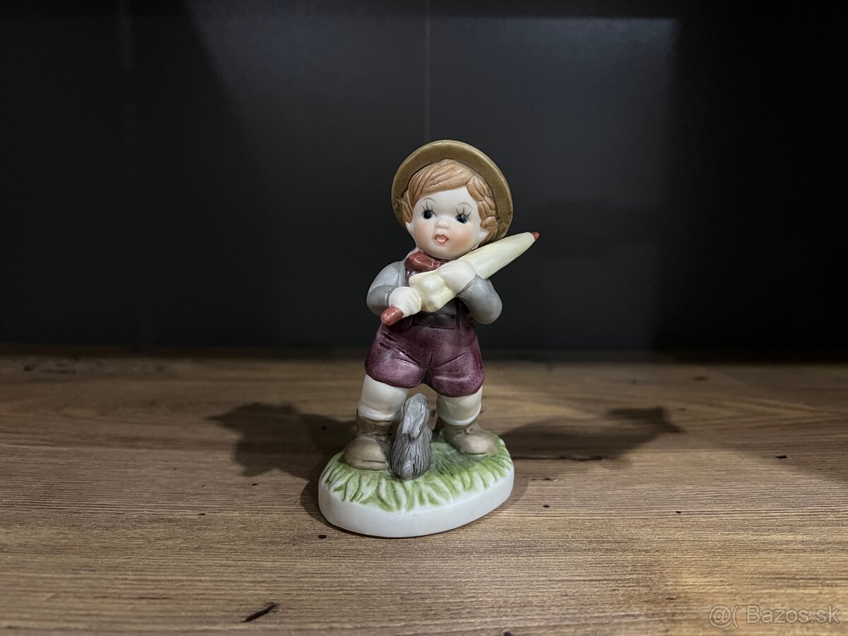 Vintage keramická soška chlapec s dáždnikom