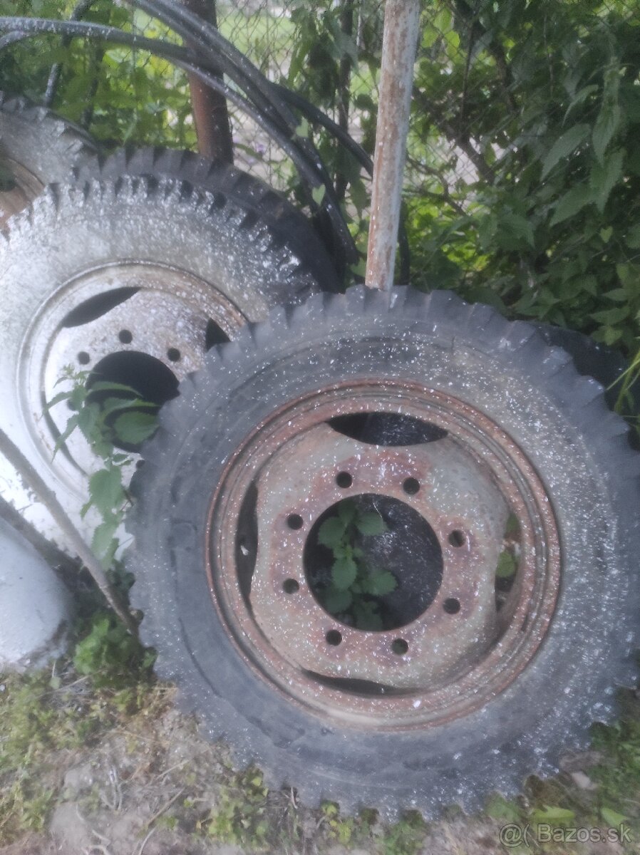 Predám pneu v3s